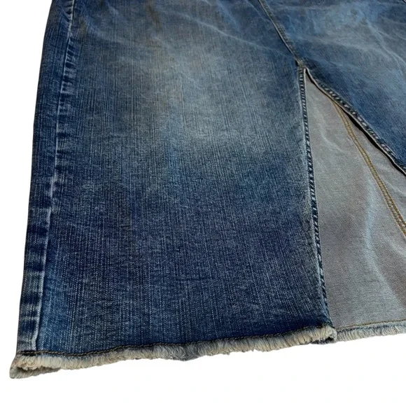Torrid Plus Size 24 Denim Midi Skirt Front Slit‎ Raw Hem NWT - Picture 2 of 7